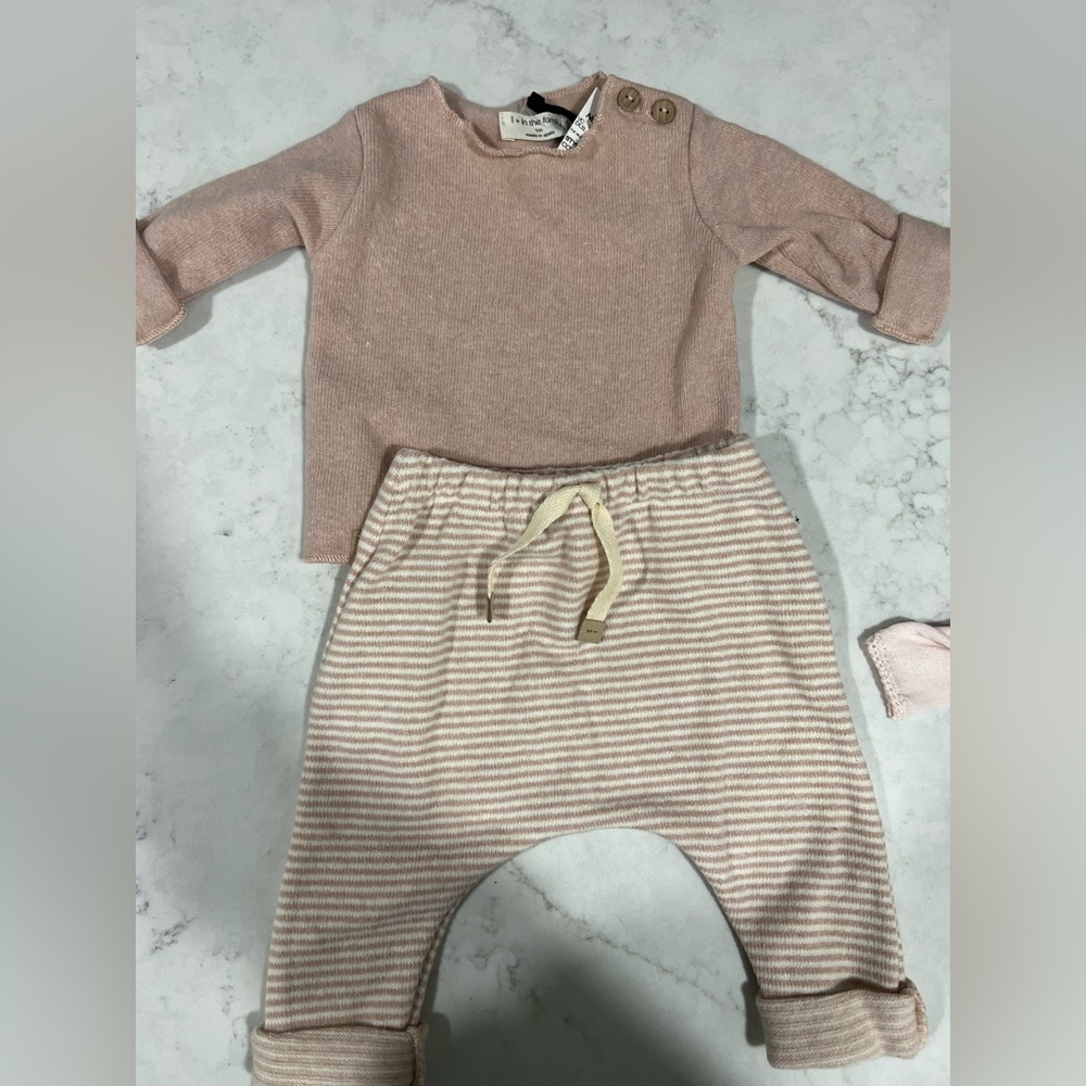 Adorable, 1 month old light pink/beige outfit, never worn and super soft